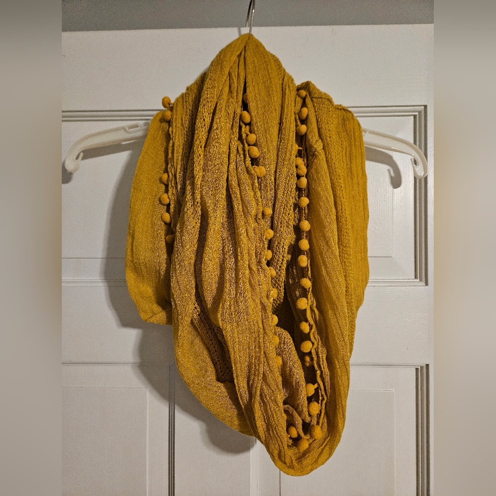 NEW Urban Outfitters Pom-pom Scarf